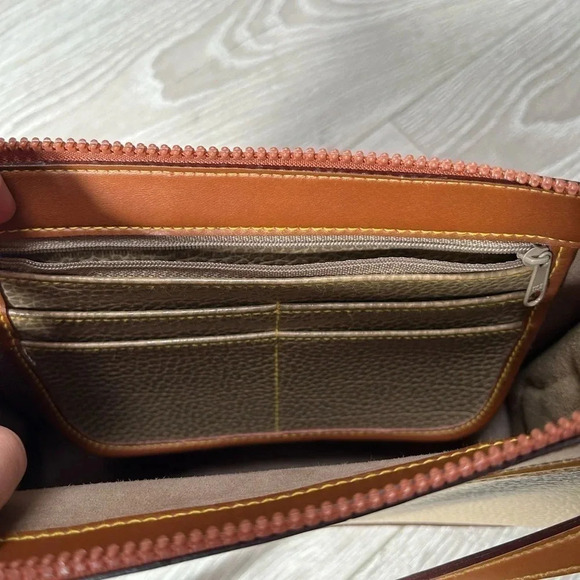 Vintage Dooney & Bourke cross  body bag - Picture 9 of 13